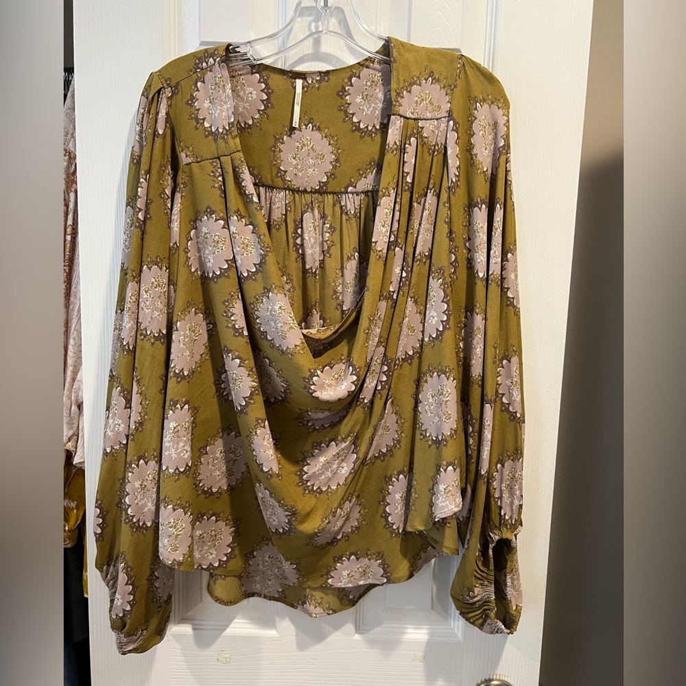 FREE PEOPLE cowling around top in Golden Rod size M